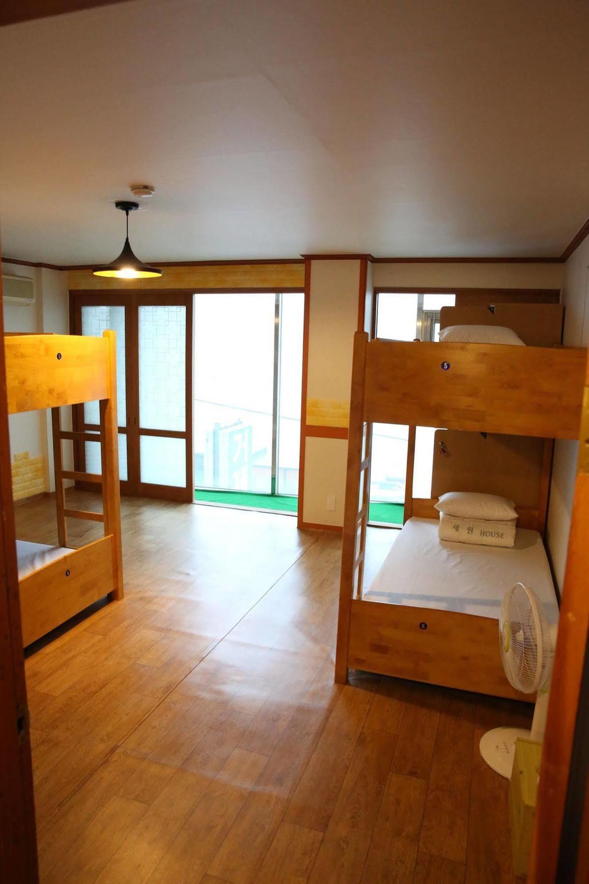 Yes Guesthouse Busan Buitenkant foto